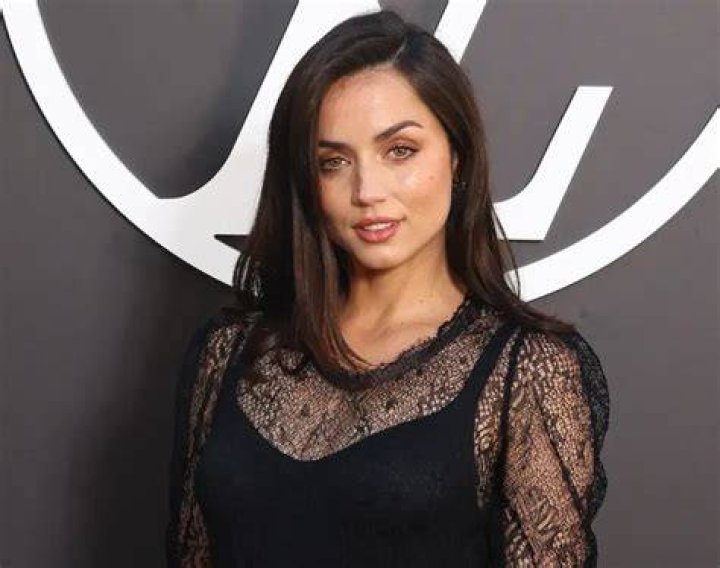 A Glimpse into Ana de Armas Height and Her Journey to Stardom