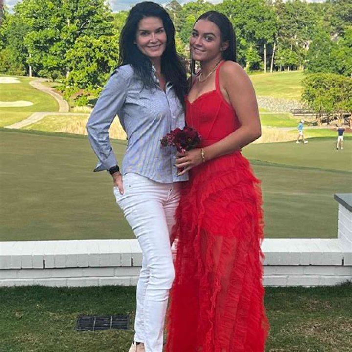 Angie Harmon's Love Life: A Detailed Look at Relationships