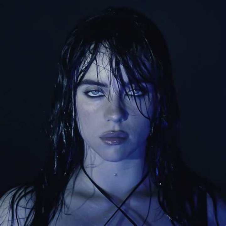 Billie Eilish Topless: Understanding the Impact and Significance