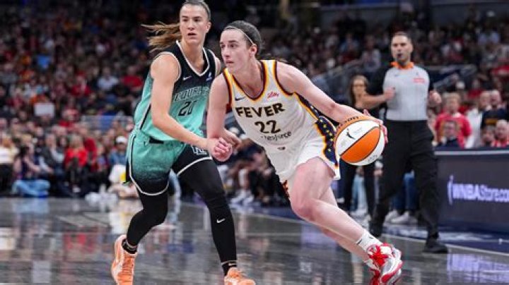 Caitlin Clark Shower: The Rising Star in Women’s Basketball