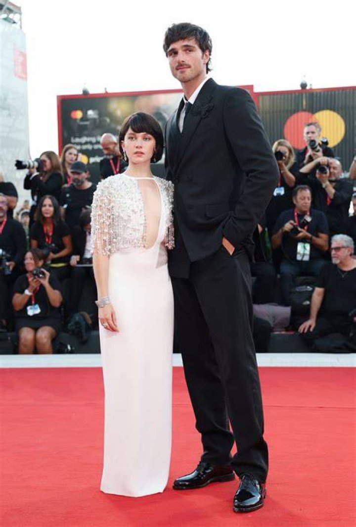 Discovering Jacob Elordi's Height in Feet: A Deep Dive into the Rising Star