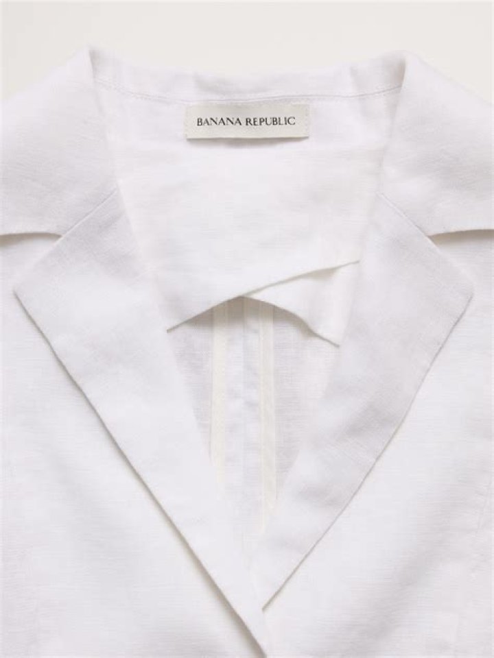Discovering the Timeless Elegance of Banana Republic Blazers