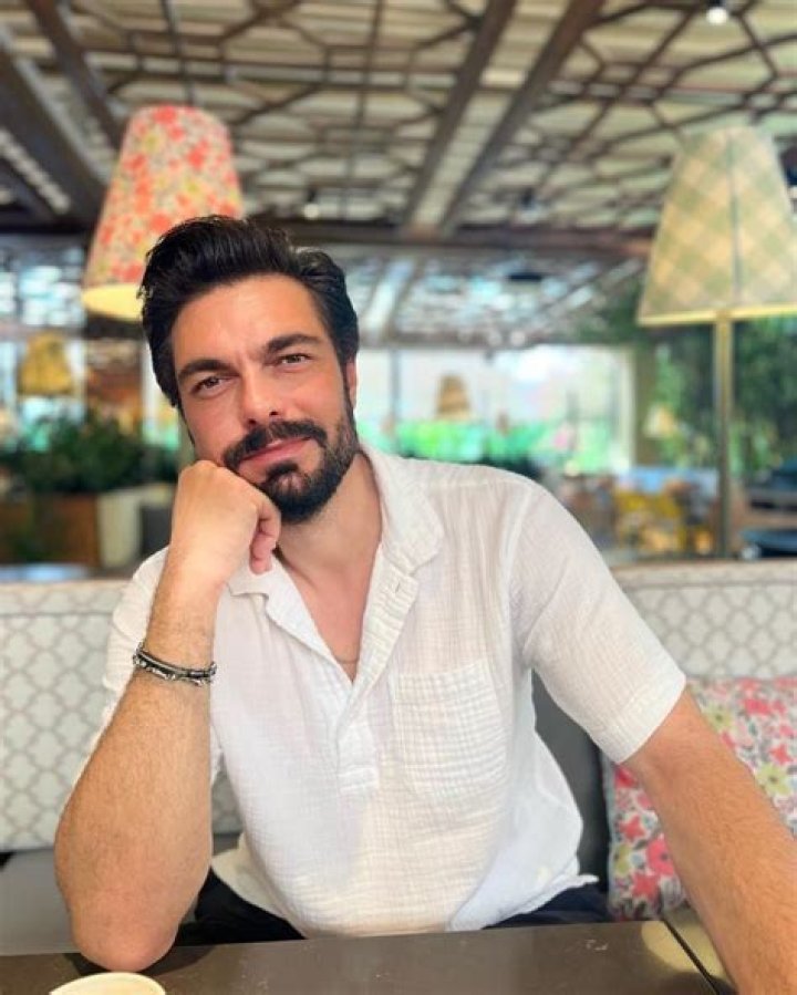 Exploring the Life of Halil Ibrahim Ceyhan's Felesége