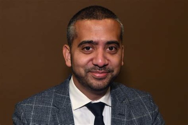 Exploring the Life of Mehdi Hasan: A Glimpse into His Marital Bliss
