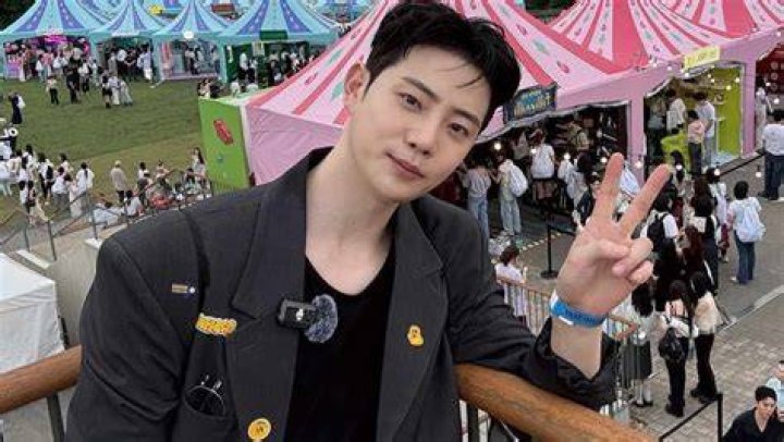 Lee Jonguk: A Journey Through Talent and Charisma