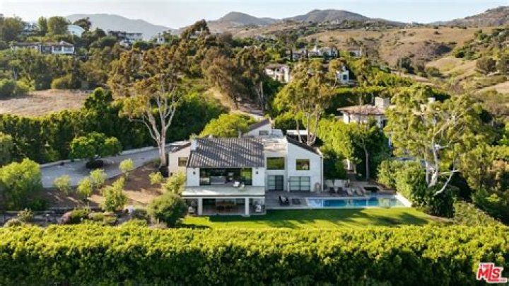 Shannen Doherty's Stunning Malibu House: A Glimpse into Her Coastal Sanctuary
