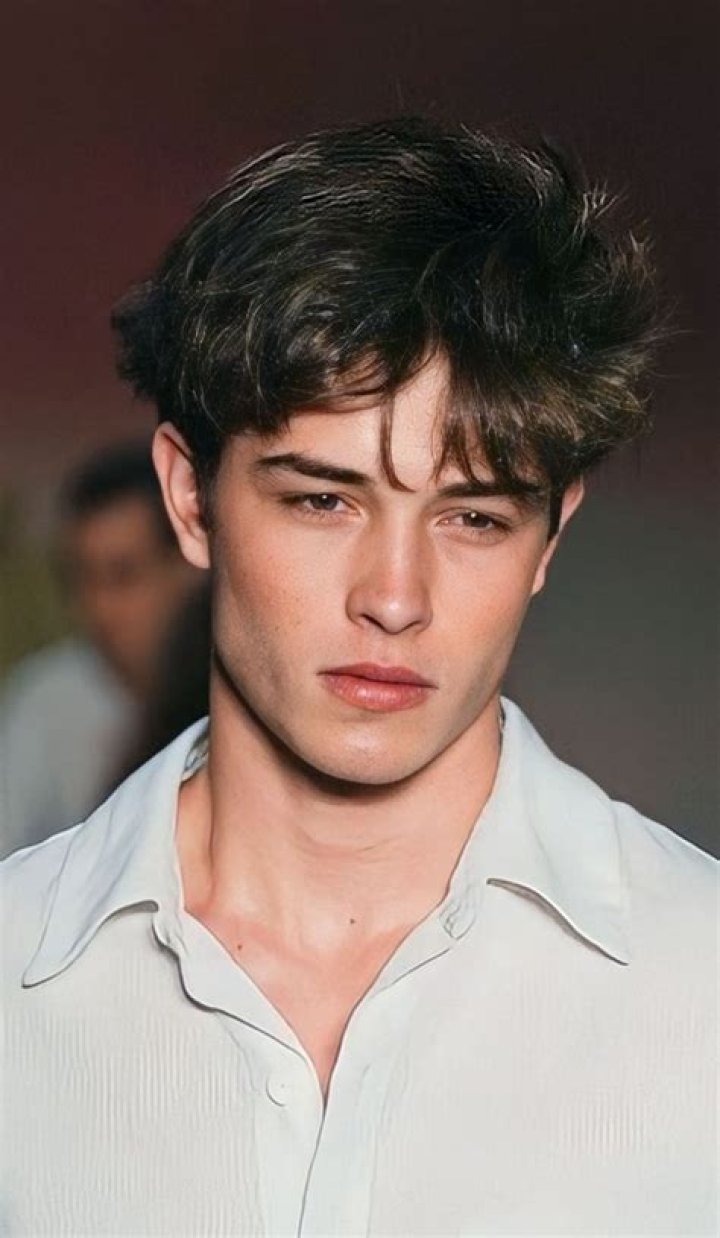 The Allure of Chico Lachowski: Unveiling the Male Model's Enthralling Beauty