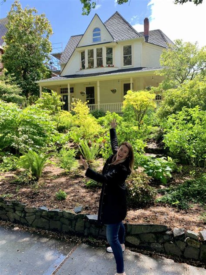 Unlocking the Secrets of Mercury in the Fifth House: Unveiling Celebrity Insights