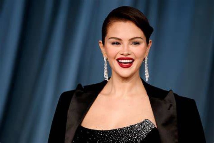Unveiling the Heights: How Tall is Selena Gomez?