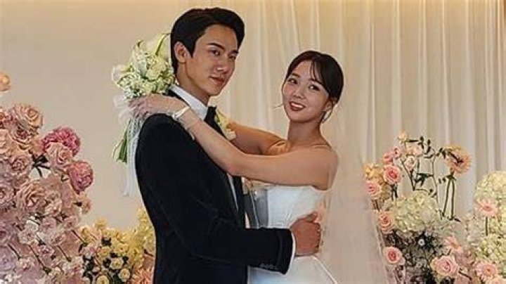 Unveiling the Love Life of Moon Chae-won: Is She Married?