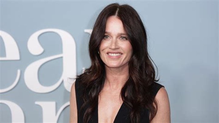 What's Robin Tunney's Height? Uncover the Truth